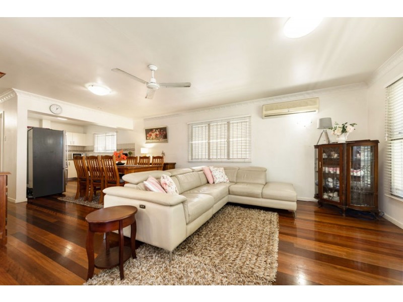 58 Kennington Rd, Camp Hill QLD 4152