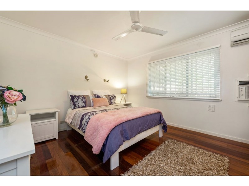 58 Kennington Rd, Camp Hill QLD 4152