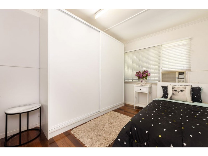 58 Kennington Rd, Camp Hill QLD 4152