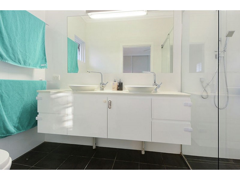 44 Framont Ave, Holland Park QLD 4121