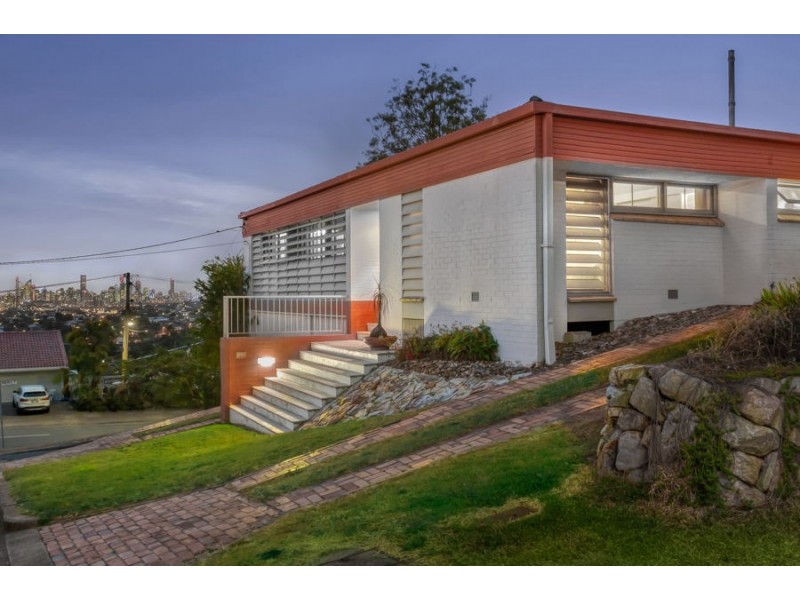 2 Cluden St, Holland Park West QLD 4121