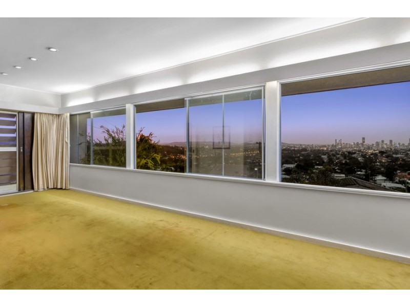 2 Cluden St, Holland Park West QLD 4121