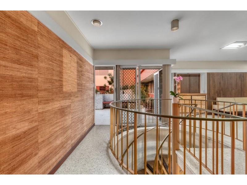 2 Cluden St, Holland Park West QLD 4121