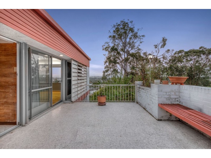 2 Cluden St, Holland Park West QLD 4121