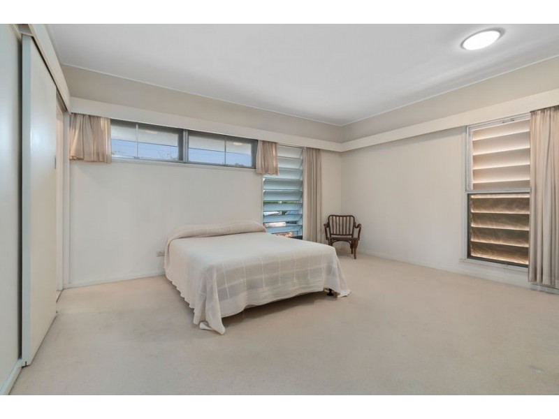 2 Cluden St, Holland Park West QLD 4121
