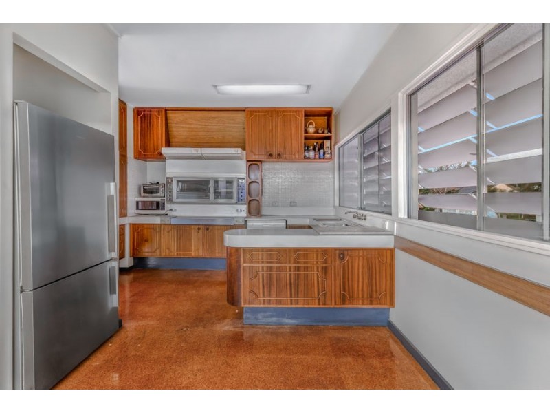 2 Cluden St, Holland Park West QLD 4121