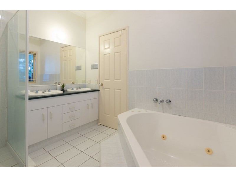 146 Cribb Road, Carindale QLD 4152