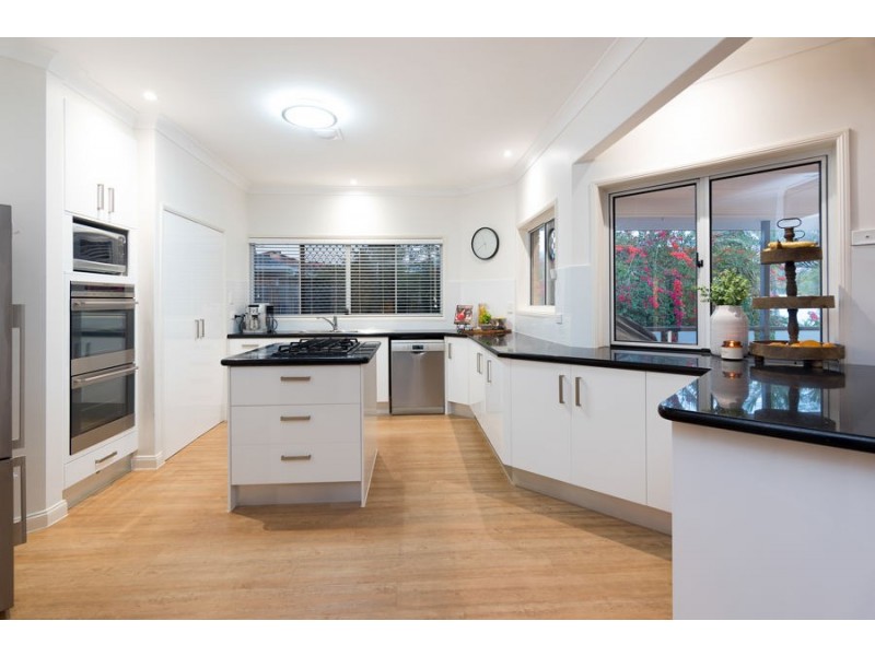 15 Merion Place, Carindale QLD 4152