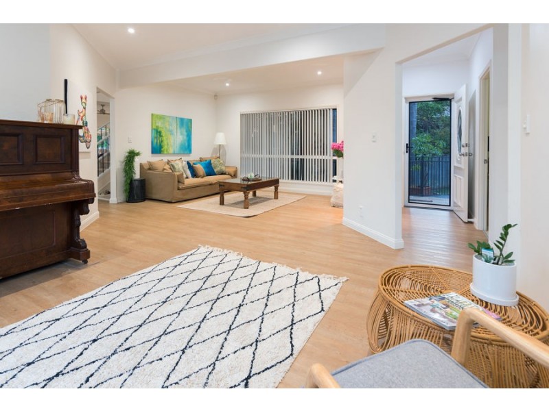 15 Merion Place, Carindale QLD 4152