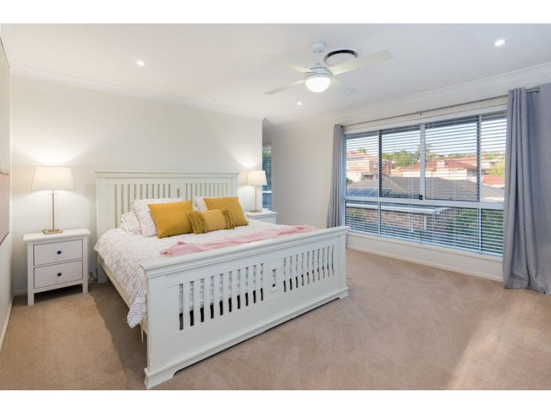 15 Merion Place, Carindale QLD 4152