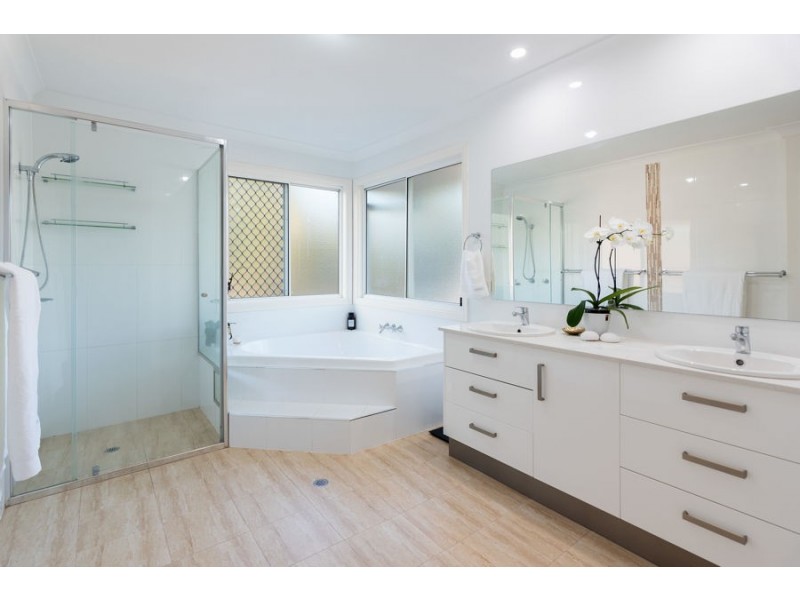 15 Merion Place, Carindale QLD 4152