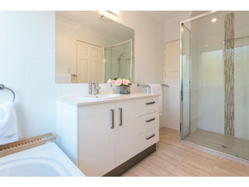 15 Merion Place, Carindale QLD 4152