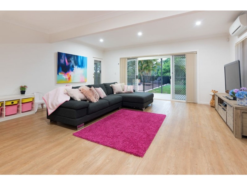 15 Merion Place, Carindale QLD 4152