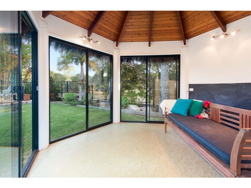 15 Merion Place, Carindale QLD 4152