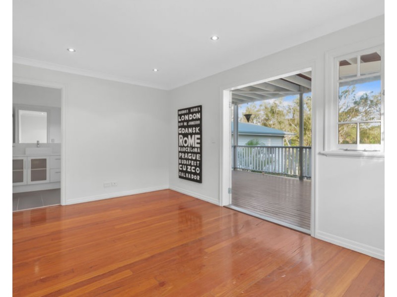109 Railway Parade, Norman Park QLD 4170