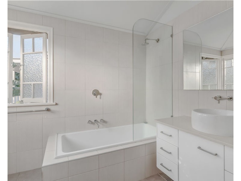 109 Railway Parade, Norman Park QLD 4170