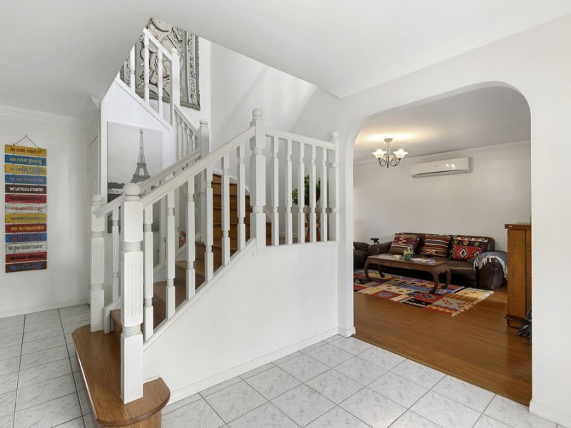 9 Engelmann Close, Carindale QLD 4152