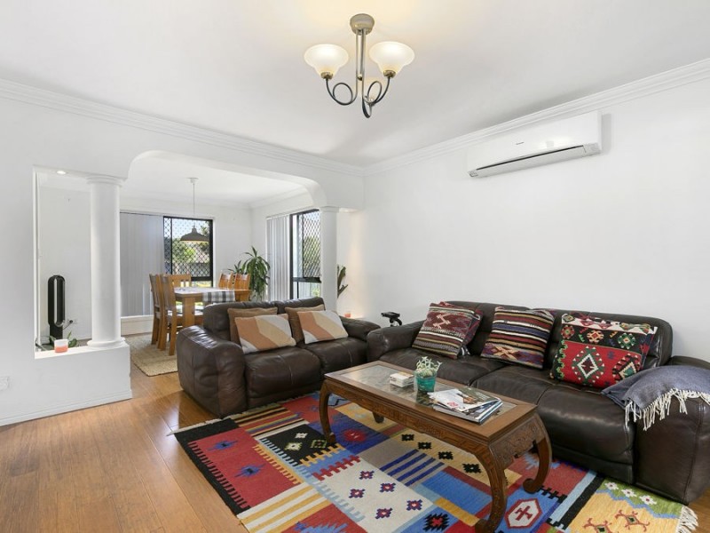 9 Engelmann Close, Carindale QLD 4152