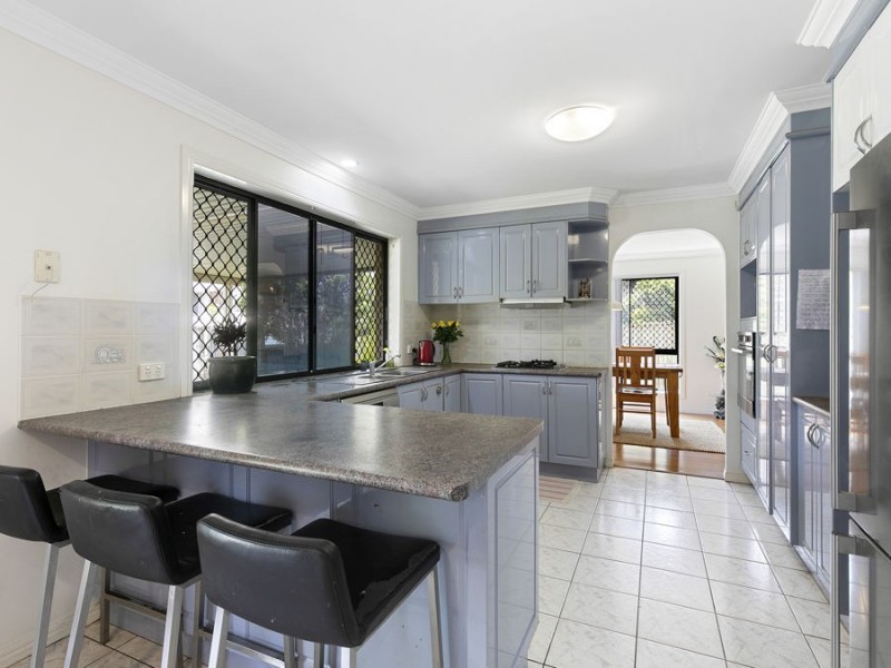 9 Engelmann Close, Carindale QLD 4152