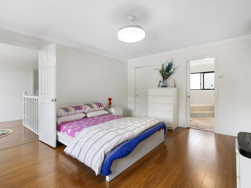 9 Engelmann Close, Carindale QLD 4152