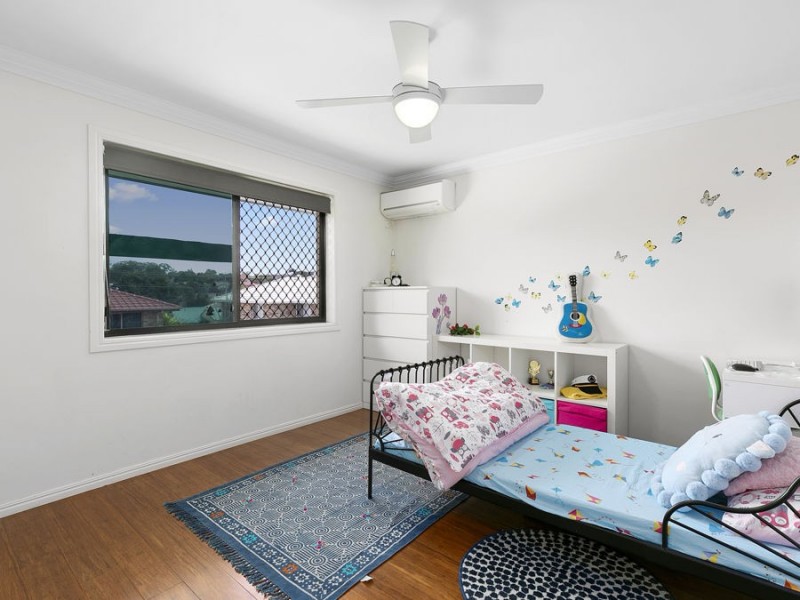 9 Engelmann Close, Carindale QLD 4152