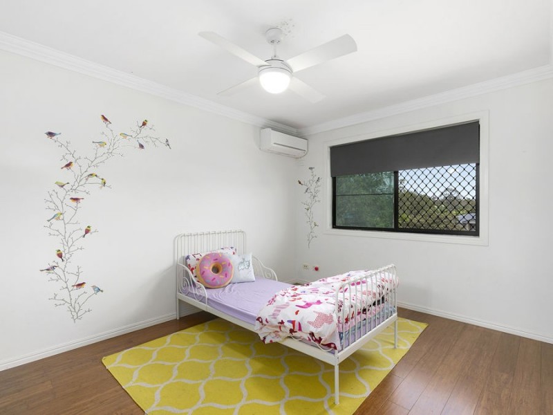 9 Engelmann Close, Carindale QLD 4152