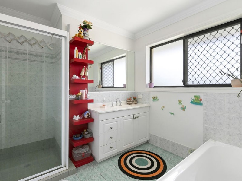 9 Engelmann Close, Carindale QLD 4152