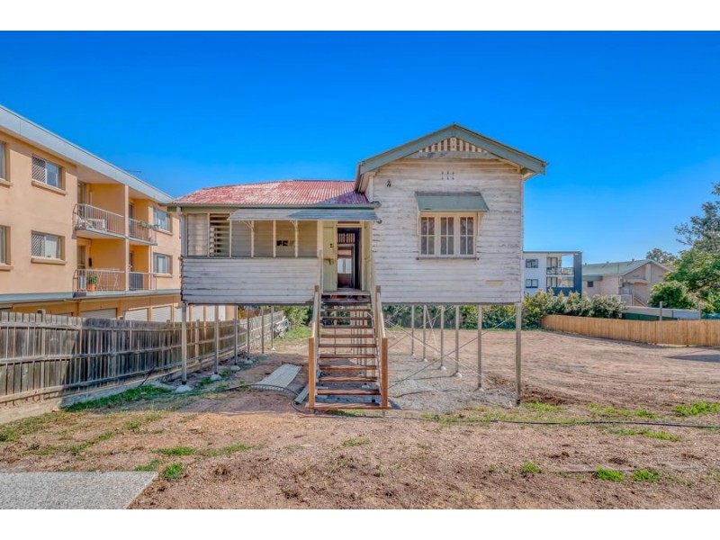 33 Longfellow St, Norman Park QLD 4170