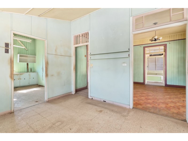 33 Longfellow St, Norman Park QLD 4170