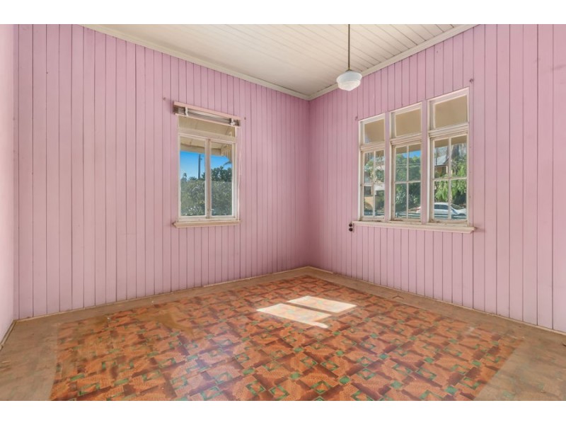 33 Longfellow St, Norman Park QLD 4170