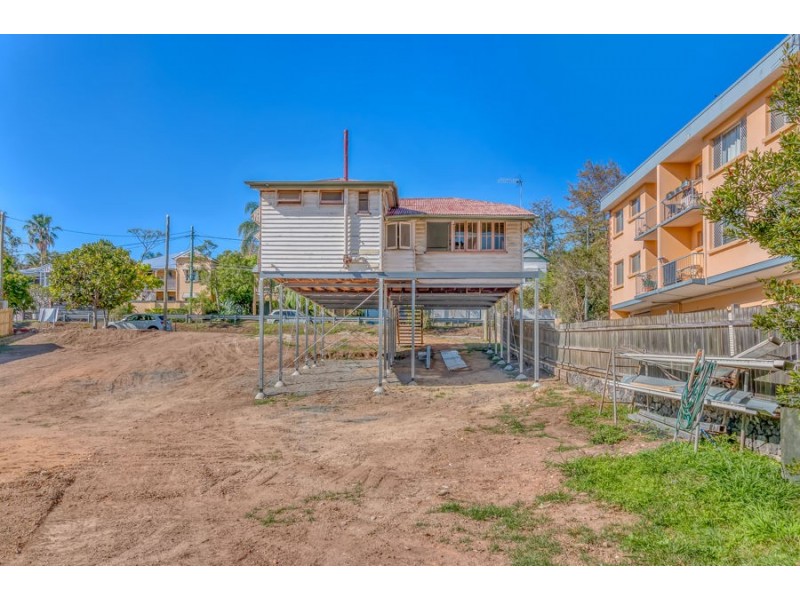 33 Longfellow St, Norman Park QLD 4170