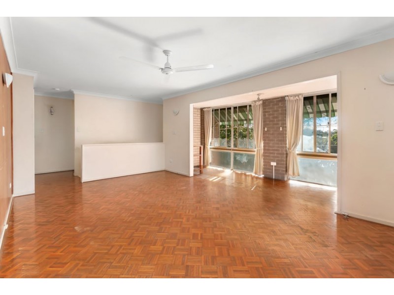 27 Hamel Rd, Holland Park West QLD 4121