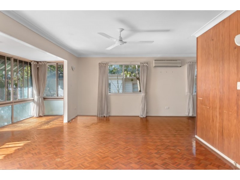 27 Hamel Rd, Holland Park West QLD 4121