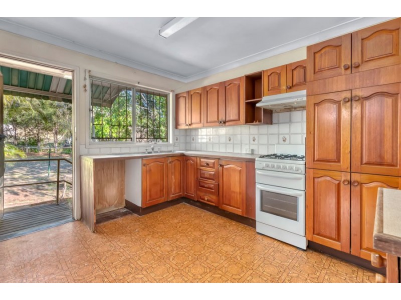 27 Hamel Rd, Holland Park West QLD 4121