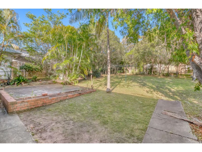 27 Hamel Rd, Holland Park West QLD 4121