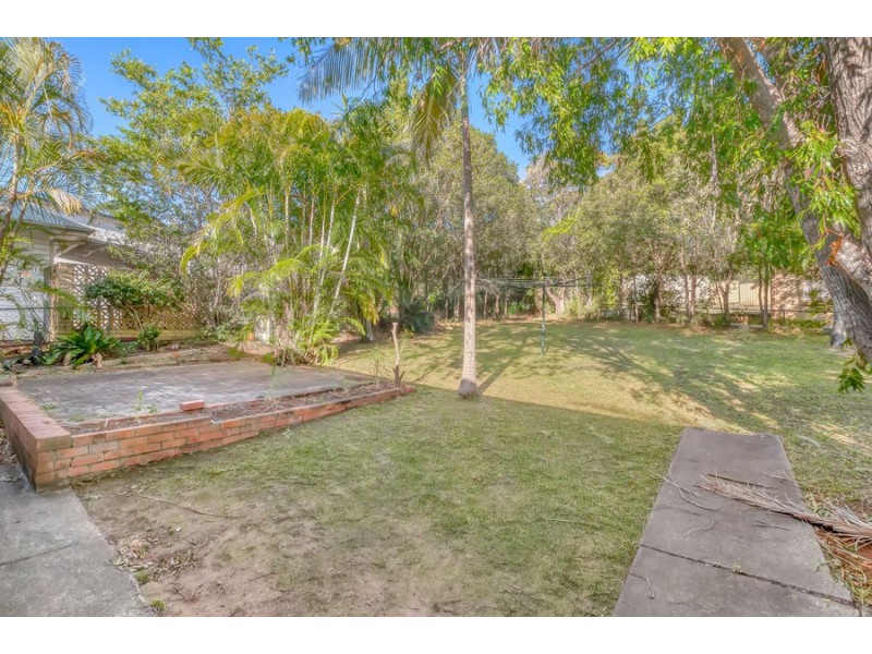 27 Hamel Rd, Holland Park West QLD 4121