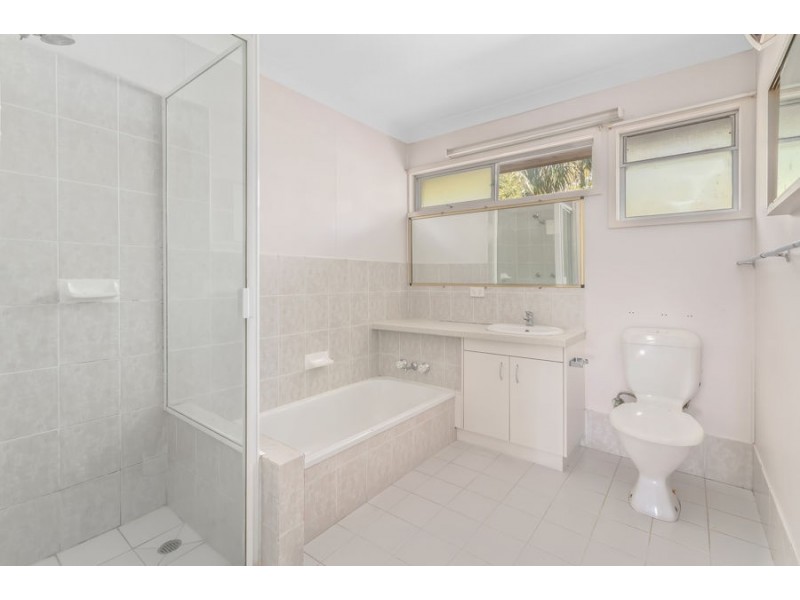 27 Hamel Rd, Holland Park West QLD 4121