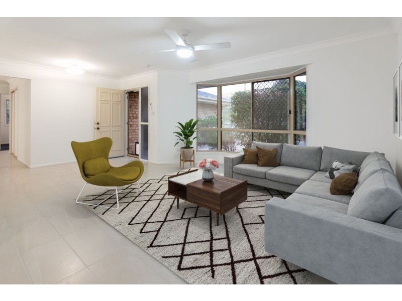 8 Carlton Court, Carindale QLD 4152