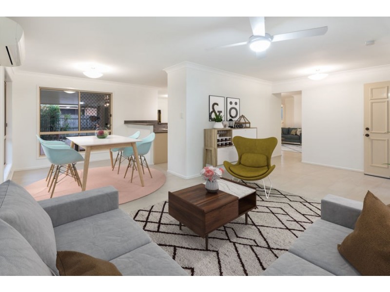 8 Carlton Court, Carindale QLD 4152