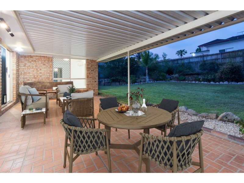 8 Carlton Court, Carindale QLD 4152