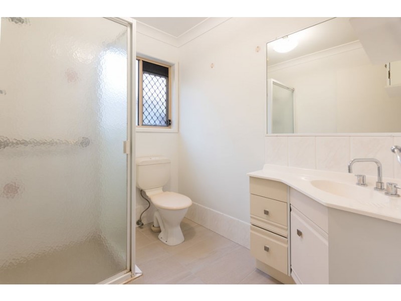 8 Carlton Court, Carindale QLD 4152