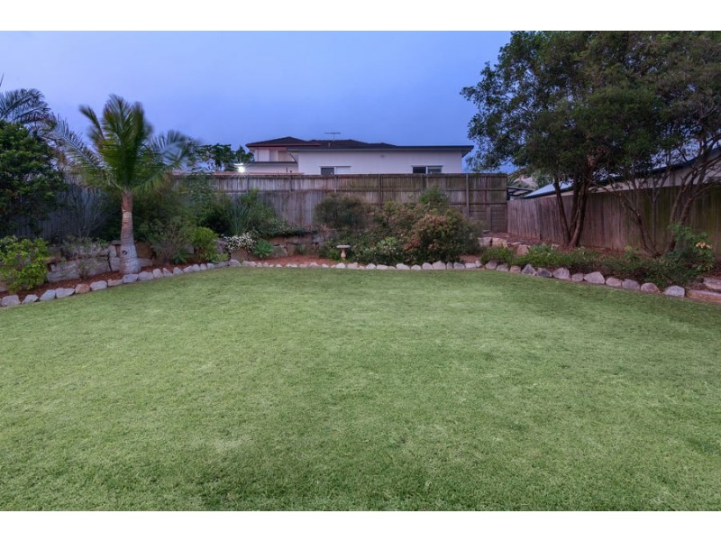 8 Carlton Court, Carindale QLD 4152