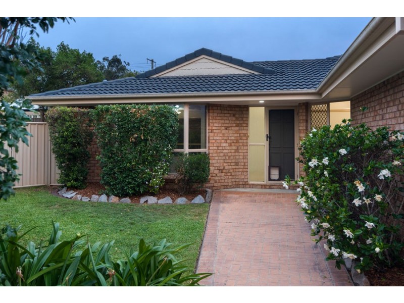 8 Carlton Court, Carindale QLD 4152