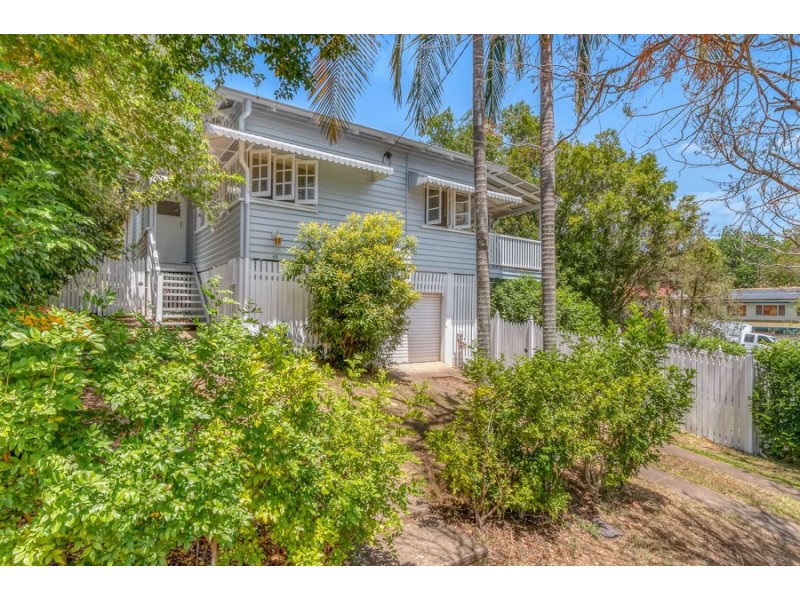 48 Waratah Ave, Holland Park West QLD 4121