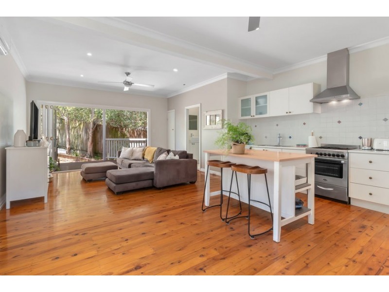 48 Waratah Ave, Holland Park West QLD 4121