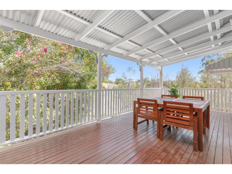 48 Waratah Ave, Holland Park West QLD 4121