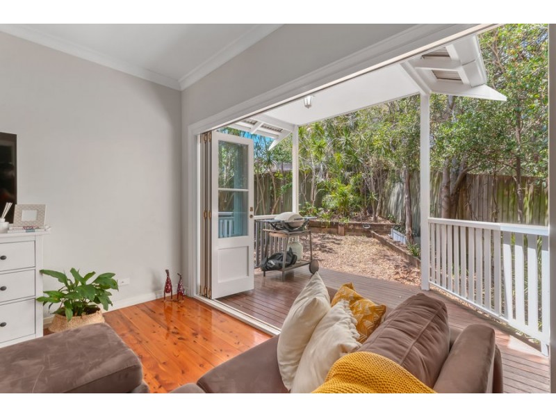 48 Waratah Ave, Holland Park West QLD 4121