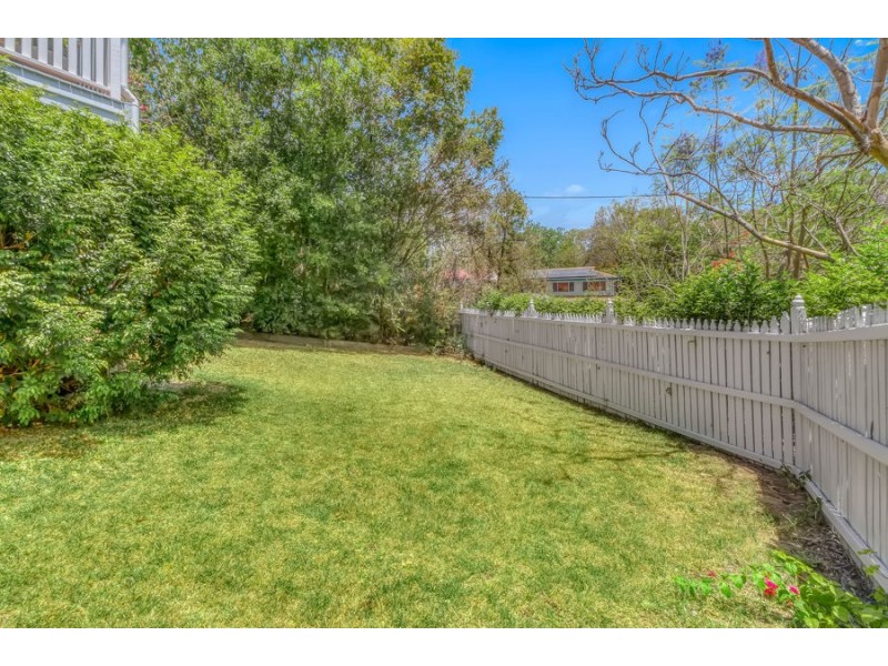 48 Waratah Ave, Holland Park West QLD 4121