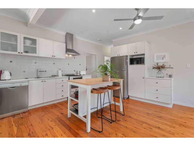 48 Waratah Ave, Holland Park West QLD 4121