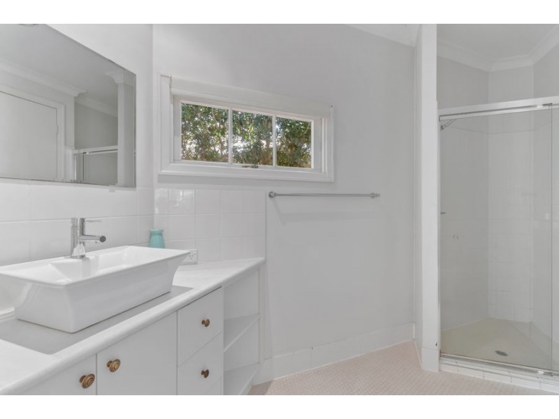 48 Waratah Ave, Holland Park West QLD 4121